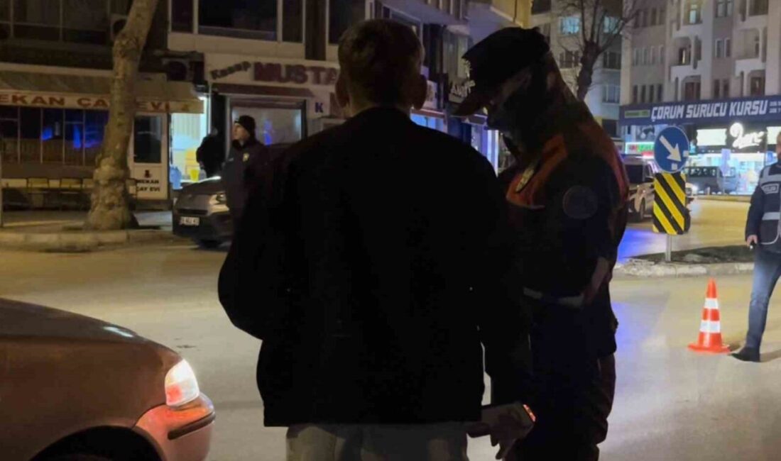 Çorum’da polis ekipleri tarafından yapılan “huzur uygulaması” kapsamında birçok araç