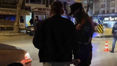 Çorum’da polis ekipleri tarafından yapılan “huzur uygulaması” kapsamında birçok araç
