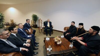 Cumhurbaşkanı Recep Tayyip Erdoğan, Cumhurbaşkanlığı Külliyesi’nde “Ay Yola” müzik grubunu