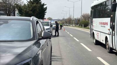 Bolu’da D-100 karayolunda yaşlı bir adam, yolun karşısına geçmeye çalışırken