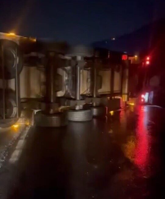 Sakarya’nın Adapazarı-Pamukova D-650 karayolunda, Geyve geçişinde meydana gelen zincirleme trafik