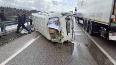 Tosya ilçesi D100 karayolunda meydana gelen bir kaza sonucunda minibüs