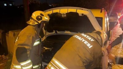 Hatay’da Çekmece Mahallesi’nde seyir halindeki bir hafif ticari araçta motor