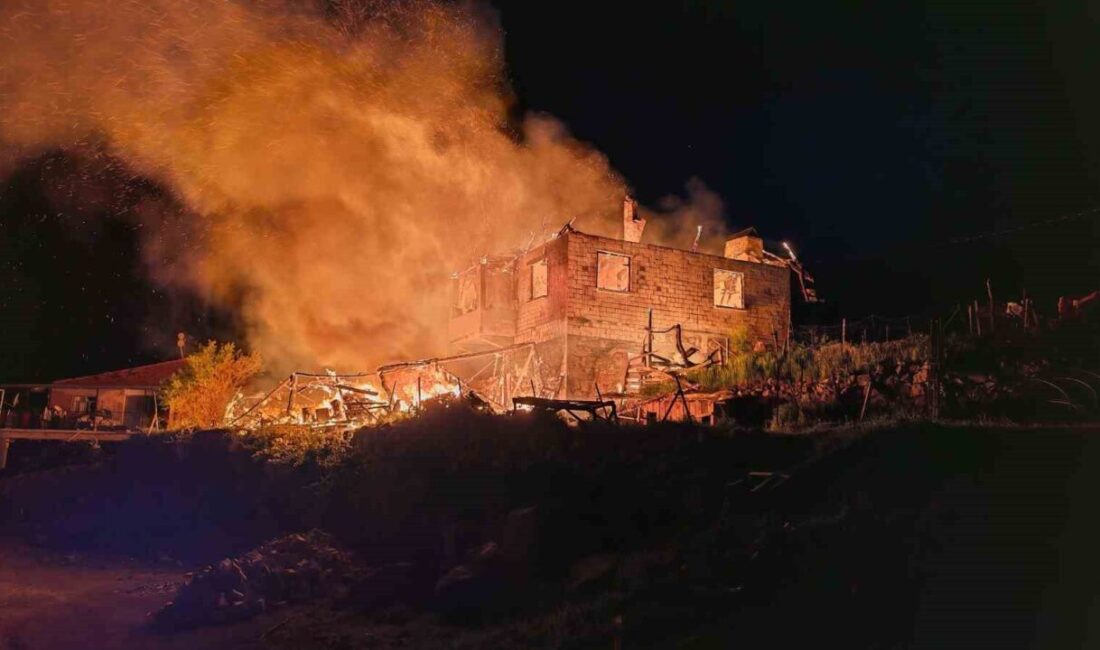 Manisa’nın Demirci ilçesinde yer alan bir ev, henüz belirlenemeyen bir