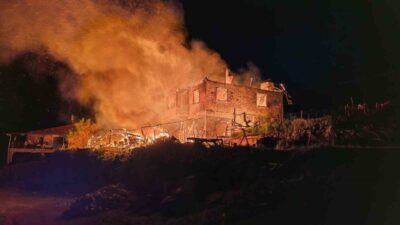 Manisa’nın Demirci ilçesinde yer alan bir ev, henüz belirlenemeyen bir