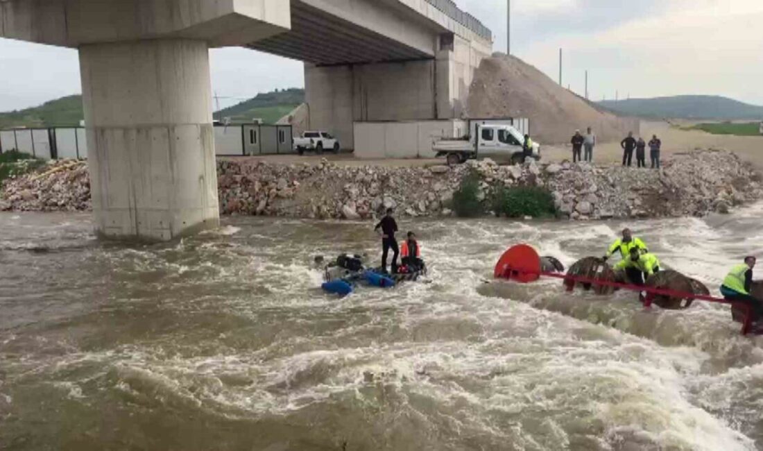 Bursa’nın Yenişehir ilçesinde Kocasu Deresi’ni traktörle geçmeye çalışan 10 işçi,