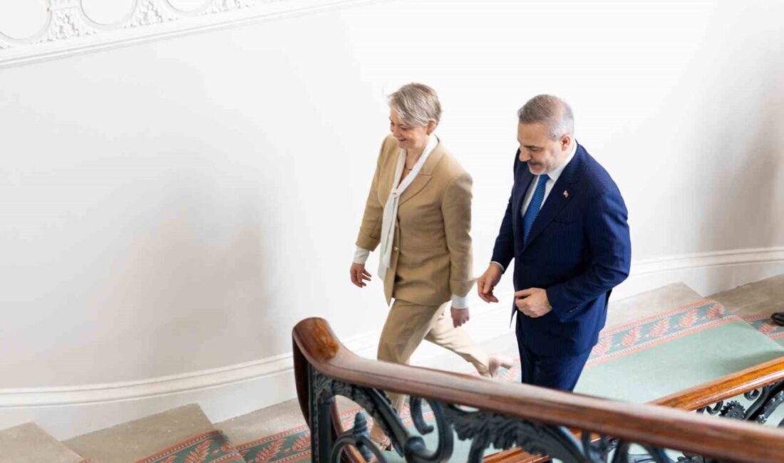 Türkiye’nin Dışişleri Bakanı Hakan Fidan, resmi bir ziyaret için İngiltere’ye
