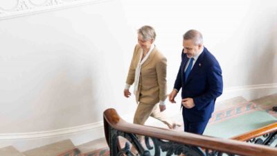 Türkiye’nin Dışişleri Bakanı Hakan Fidan, resmi bir ziyaret için İngiltere’ye