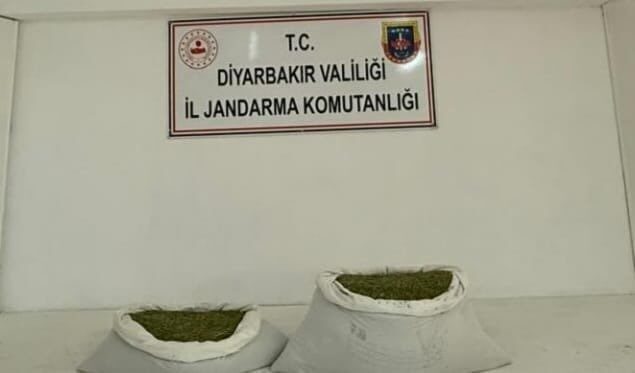 Diyarbakır’da jandarma tarafından düzenlenen operasyonlarda 11 kilogram esrar ve 3