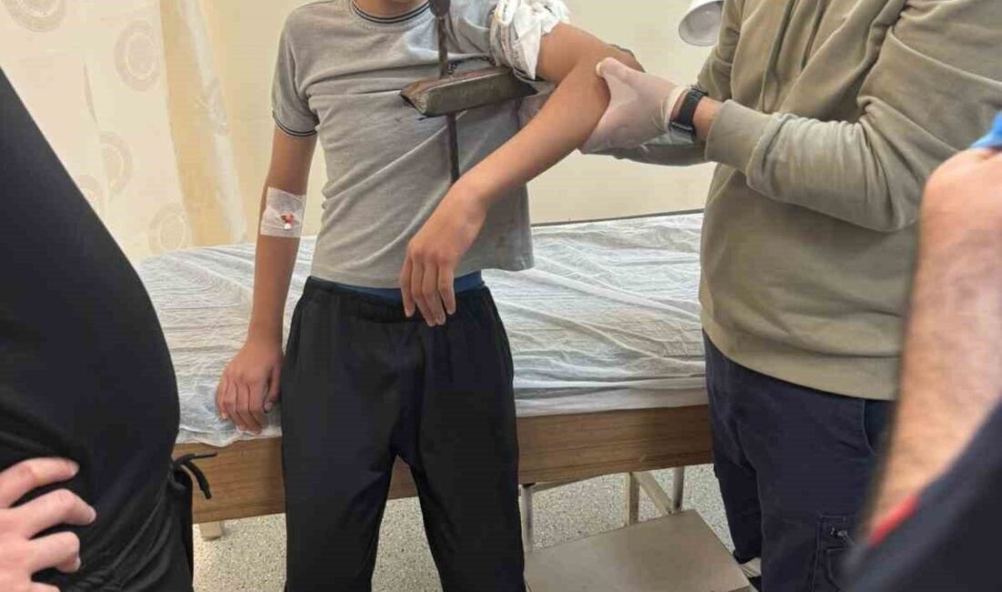 Diyarbakır’da, bir öğrencinin koluna demir korkuluk saplanarak yaralanması sonucu, itfaiye