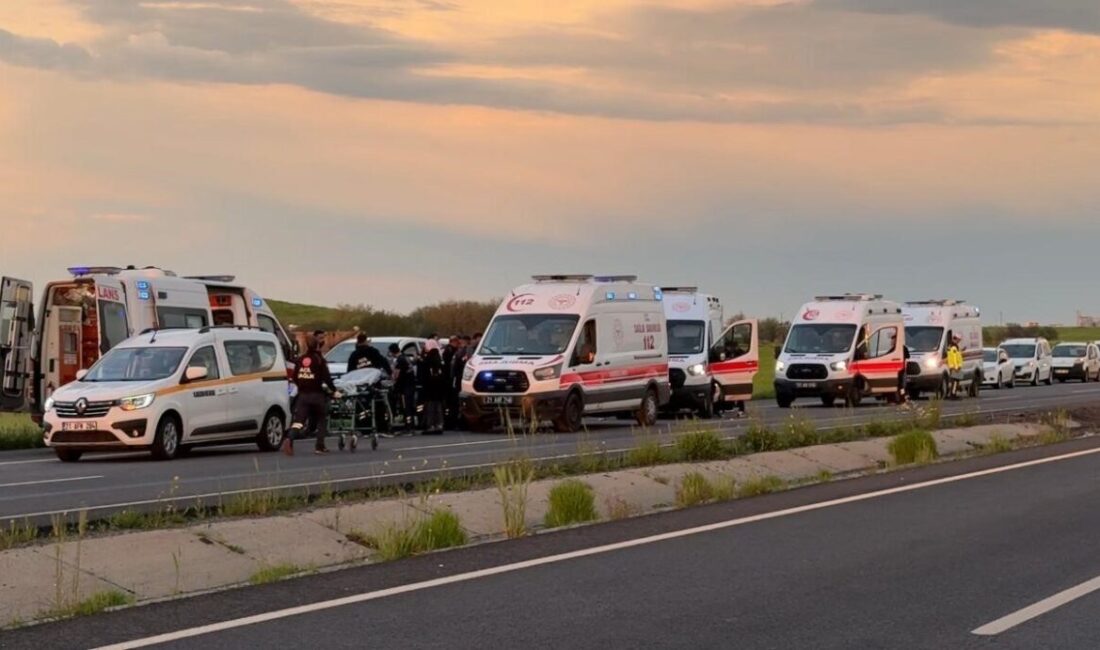 Diyarbakır’da bir otomobil, içerisinde 10 kişinin bulunduğu ve sürücüsünün kontrolünden