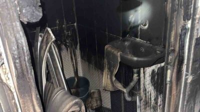 Sur ilçesinin merkezinde meydana gelen yangında, otel odasında mahsur kalan