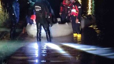 Çakıllı köyünde meydana gelen sel felaketi sonrasında, mahsur kalan bir