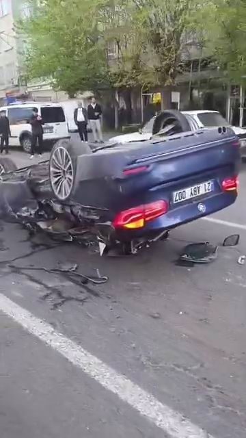 Diyarbakır’ın Bağlar ilçesinde meydana gelen zincirleme trafik kazasında dört araç