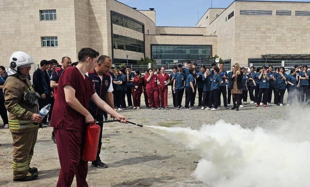 Hatay’ın Dörtyol ilçesinde faaliyet gösteren Devlet Hastanesi, personelin acil durumlara