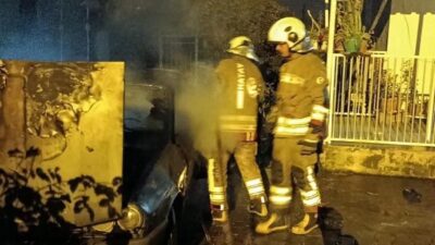 Hatay’da, Dörtyol ilçesine bağlı Ocaklı Mahallesi’nde park halindeyken bir otomobil