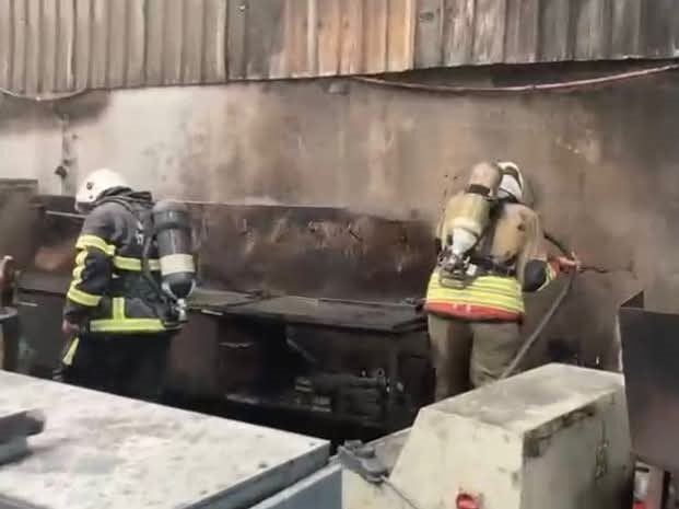 Hatay’ın Dörtyol ilçesindeki bir tel fabrikasında meydana gelen yangın, itfaiye