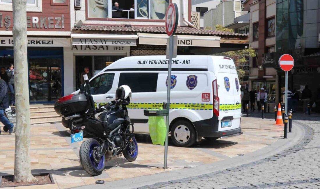 Denizli’nin Merkezefendi ilçesinde bir döviz bürosunda alacak-verecek konusunda çıkan anlaşmazlık