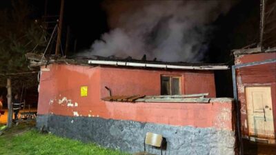 Bozüyük ilçesinde bir vatandaşın duman gördükten sonra terk ettiği ev,