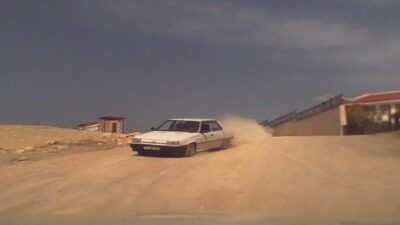 Safranbolu ilçesinde, polisin “dur” ihtarına uymayan bir sürücünün kaçış anları