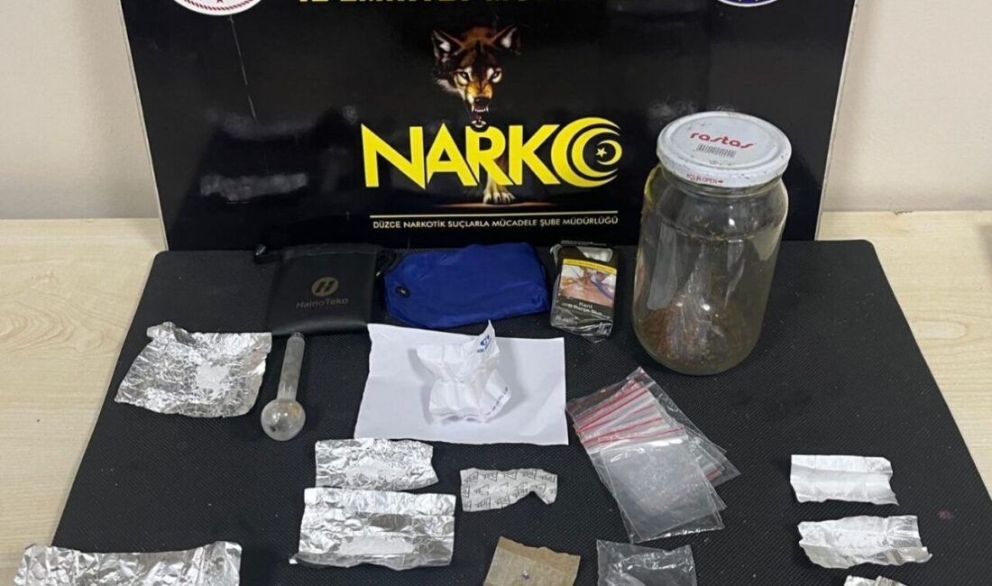 Düzce’de, polis tarafından gerçekleştirilen bir operasyonda, 35 suç kaydı bulunan