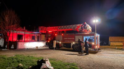 Yozgat’ın Yerköy ilçesine bağlı Arifeoğlu köyünde akşam saatlerinde çıkan yangın
