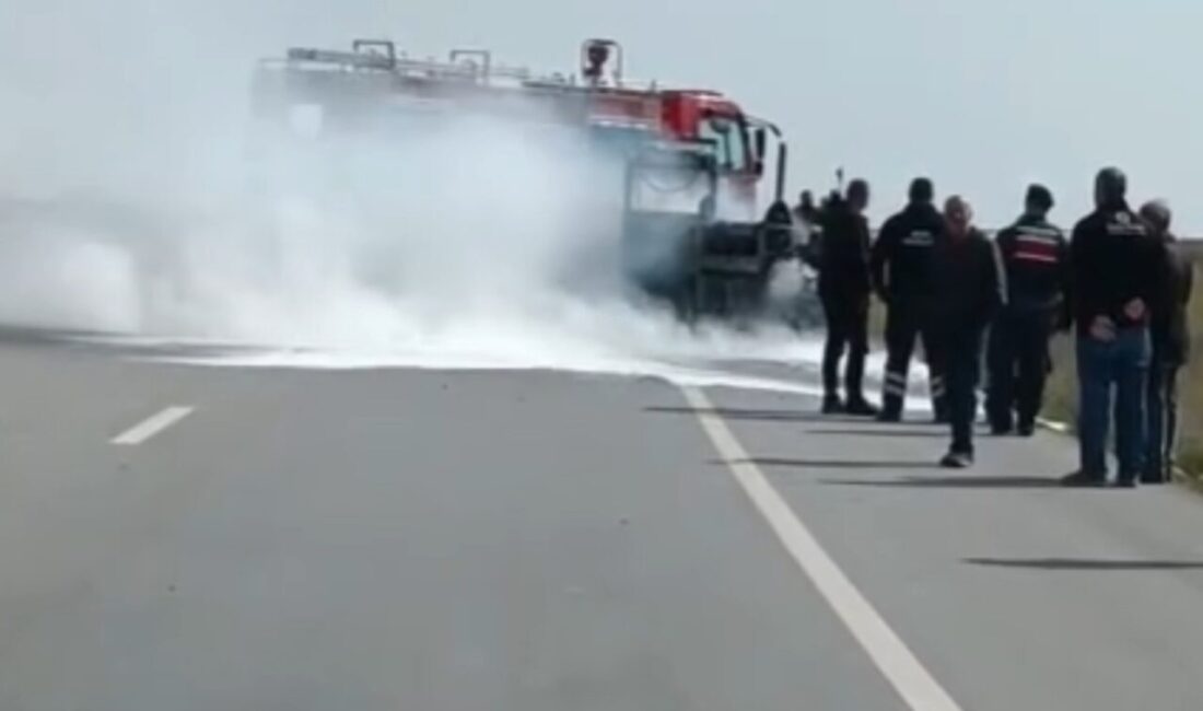 Edirne-Kırklareli karayolunda seyir halinde olan bir iş makinesi, çıkan bir