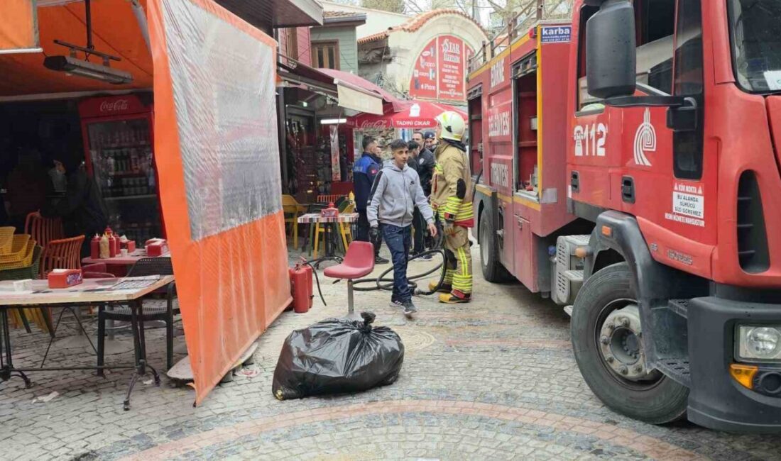 Edirne’nin Saraçlar Caddesi’nde bulunan bir dönerci dükkanının bacasında çıkan yangın,