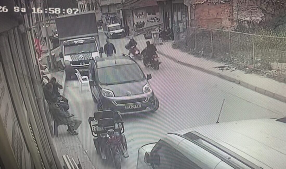 Edirne’de meydana gelen trafik kazasında, iki motosikletin çarpışması sonucu bir