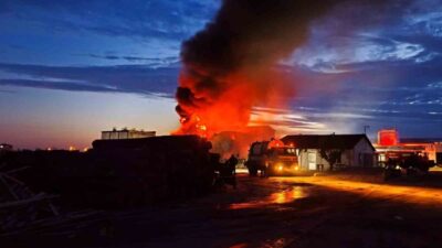 Paşaköy’deki bir kereste fabrikasında çıkan yangın, yağ kazanının patlaması sonucu