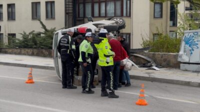 Edirne’de meydana gelen trafik kazasında, kontrolü kaybeden hafif ticari araç