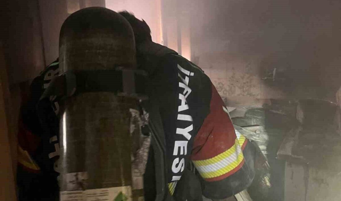 Balıkesir’in Edremit ilçesinde, 3 katlı bir binanın en üst katında