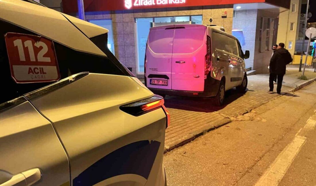 Bir minibüs, Bursa’nın Mudanya ilçesinde park halindeyken el freninin boşalması