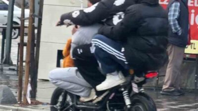 Gençler, Karabük’te Albay Karaoğlanoğlu Caddesi’nde tehlikeli bir yolculuk yaparken cep