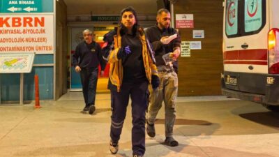 Bursa’nın İnegöl ilçesinde bir genç, elini yem karma makinesine kaptırarak