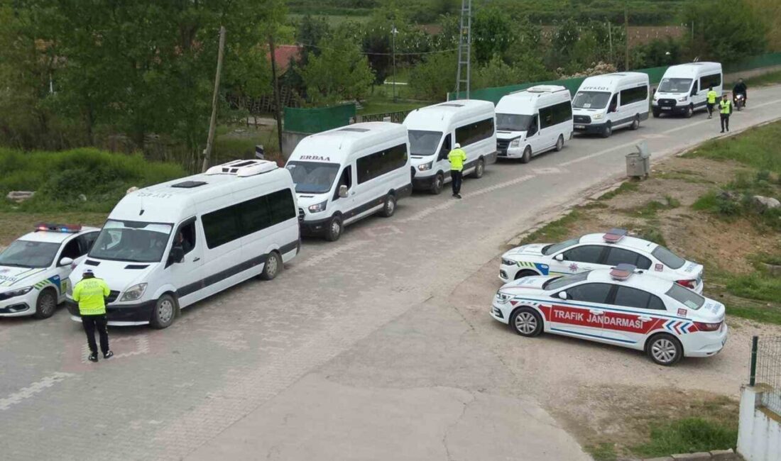 Erbaa ilçesinde, öğrenci güvenliğini sağlamak amacıyla okul servislerine yönelik denetimler