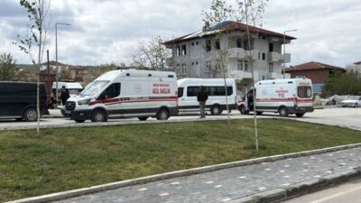 Erbaa ilçesinde meydana gelen trafik kazasında, öğrenci servisi ile otomobil