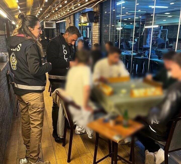 Erzincan’da “Erzincan Huzur 24” operasyonu, Emniyet Müdürlüğü ekiplerince gerçekleştirildi. İl