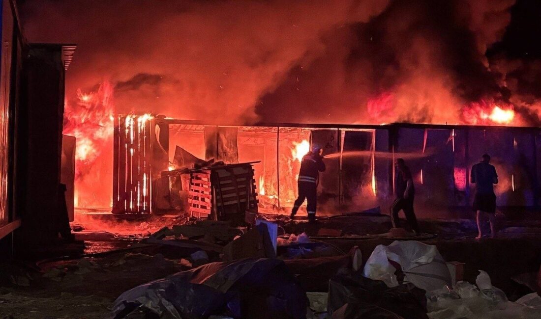 Erzincan’da bir inşaat şantiyesinde meydana gelen yangın, işçilerin kaldığı konteynerlerde