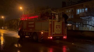 Erzincan’da, Cumhuriyet Mahallesi’nde bulunan bir binanın ikinci katında mahsur kalan