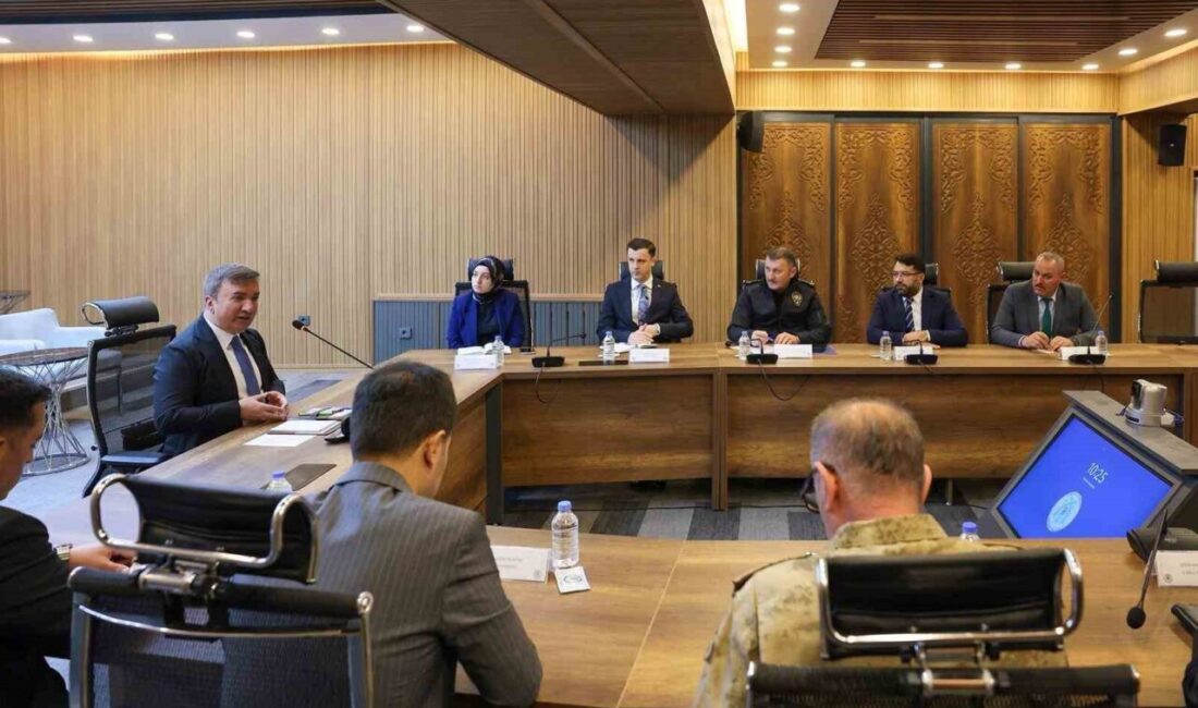 Erzincan Valisi Hamza Aydoğdu başkanlığında gerçekleştirilen bir toplantıda, okul güvenliği
