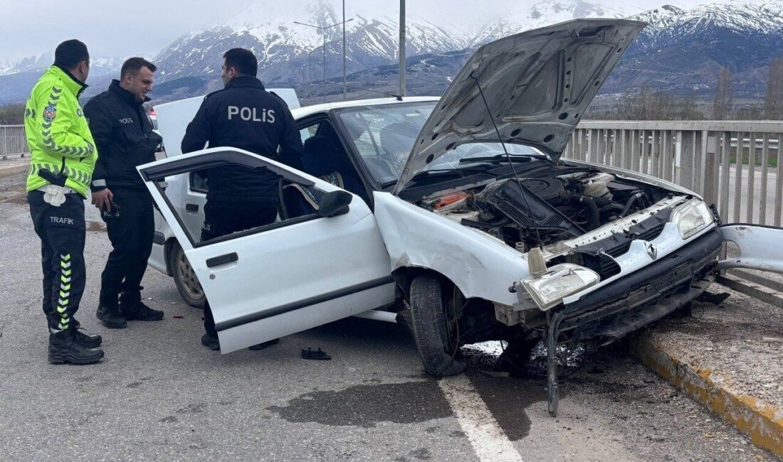 Erzincan’da yaşanan trafik kazasında 2 kişi yaralandı. Olay, Çağlayan yolu