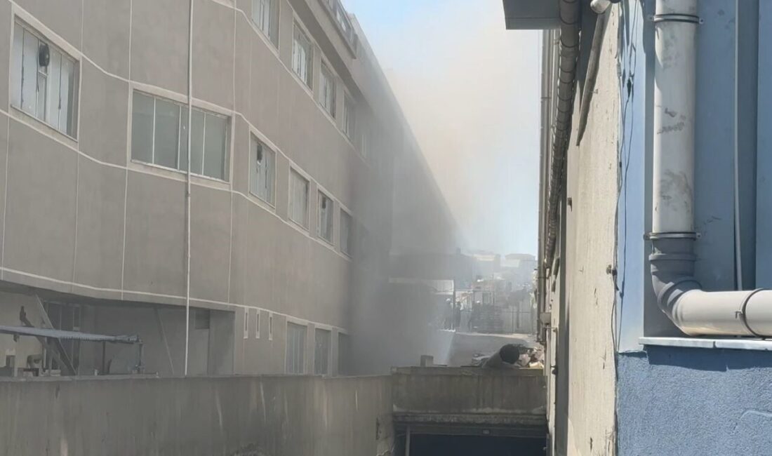 Esenyurt’ta bulunan bir tekstil fabrikasında meydana gelen yangın, korku dolu