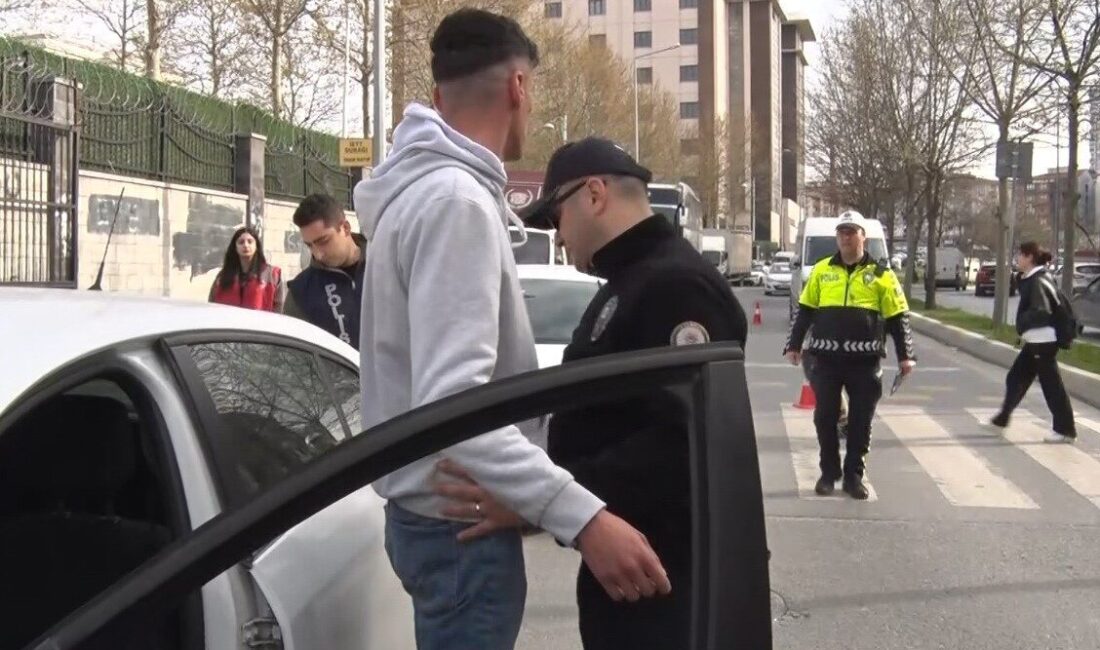 Esenyurt bölgesinde okul ve çevrelerinde polis denetimlerinin sıklaştırıldığı bildirildi. Yapılan