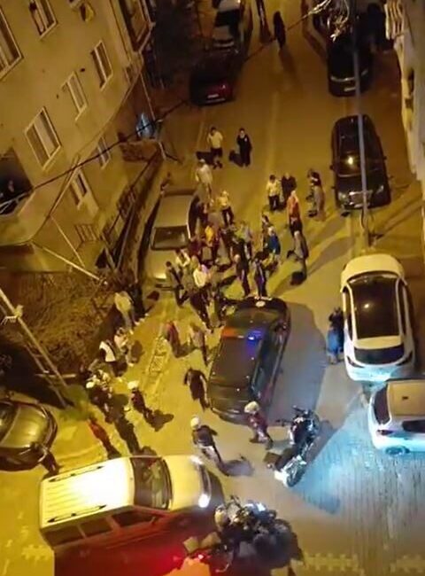 Esenyurt’ta, bir adamın eski sevgilisinin evine saldırarak mahallede kargaşaya neden