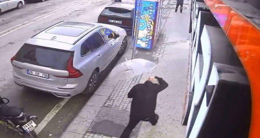 Eskişehir’de yakın tarihlerde yaşanan bir olayda, bir adamın cadde üzerinde