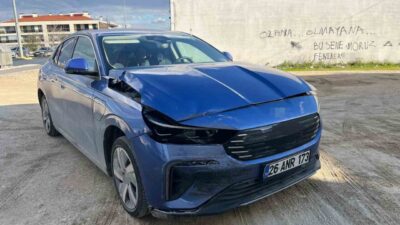 Eskişehir’de yaşanan trafik kazasında iki aracın çarpışması sonucu 2 çocuk