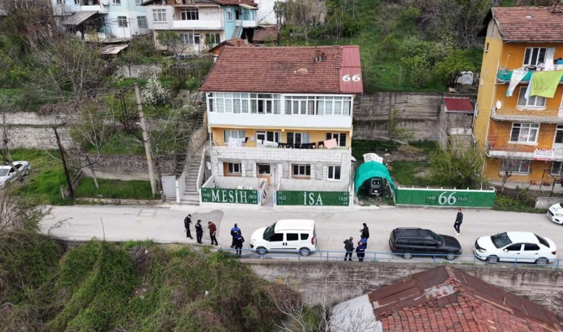 Karabük’te 61 yaşındaki M.D. isimli şahsın evinin çatısına ve çevresine