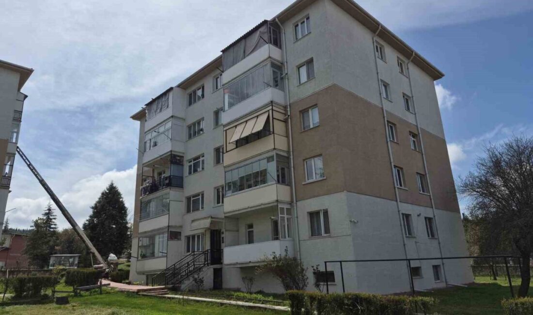 Eskişehir’de, temizlik yaparken baş dönmesi sonucu evinde düşen bir kadına