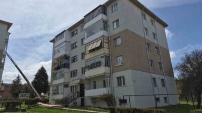 Eskişehir’de, temizlik yaparken baş dönmesi sonucu evinde düşen bir kadına